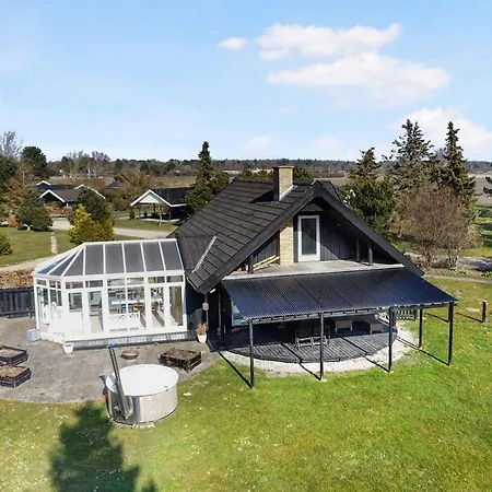 Charming Close To The Holiday home