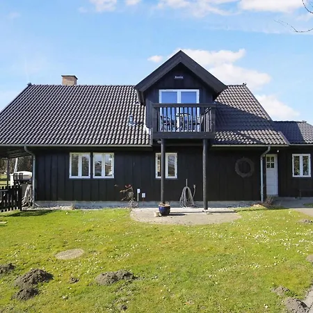 Charming Close To The Semesterbostad